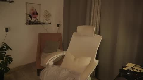 vurtualdiva online show from October 2, 2025, 2:07 am