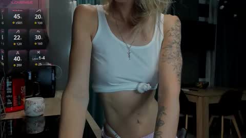 vvalkyriee online show from October 6, 2025, 5:43 pm