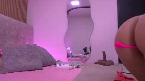 Snapshot of vvioleta_ chatting on April 21, 2026, 3:02 am Violeta online show from April 21, 2026, 3:02 am