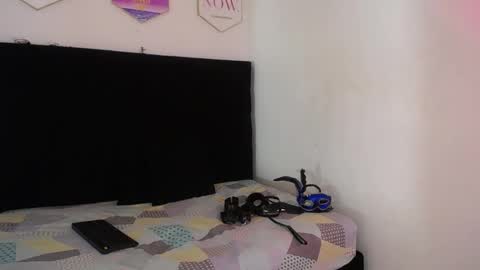 Snapshot of vwildcatper chatting on September 17, 2025, 2:35 am wild cat  online show from September 17, 2025, 2:35 am