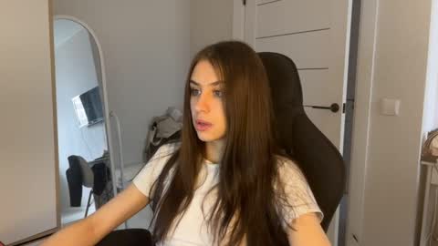 Arina online show from April 19, 2026, 9:08 am