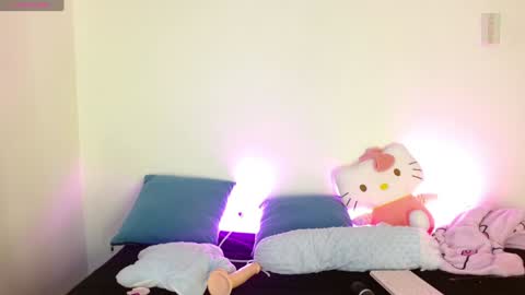 Snapshot of w_kittycat chatting on January 2, 2025, 11:31 am kitty SUPORT ME AND MY BABY SINGLE MOMY online show from January 2, 2025, 11:31 am