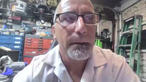 wakesblowinclouds online show from November 1, 2025, 8:05 am