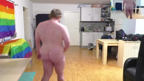 Snapshot of waldw123 chatting on October 28, 2025, 2:42 pm Yarlim online show from October 28, 2025, 2:42 pm