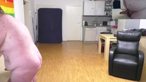 Snapshot of waldw123 chatting on December 18, 2025, 2:34 pm Yarlim online show from December 18, 2025, 2:34 pm