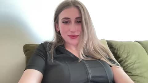 walkiria19 online show from May 23, 2026, 4:22 pm