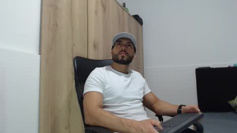 Snapshot of walter_brownn01 chatting on October 30, 2025, 2:51 pm WALTER BROWN online show from October 30, 2025, 2:51 pm