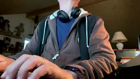 waltix64 online show from November 3, 2025, 4:08 pm