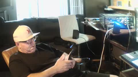 inittogetitin online show from February 8, 2026, 1:09 am