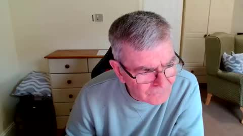 wanttobefree22 online show from October 17, 2025, 1:35 pm