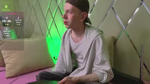 Snapshot of warmwhisp chatting on April 24, 2026, 8:33 pm ZID online show from April 24, 2026, 8:33 pm