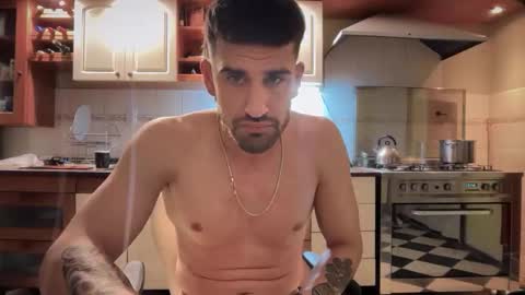 wearetwo online show from November 14, 2025, 12:09 am