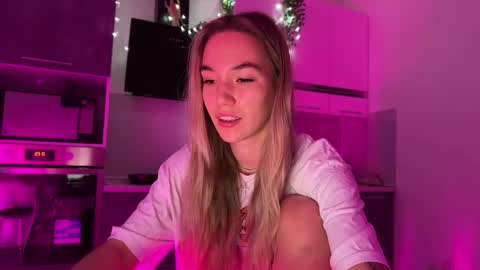 Snapshot of watergirl_ chatting on December 3, 2024, 6:59 am Im saving up for a new car help me online show from December 3, 2024, 6:59 am