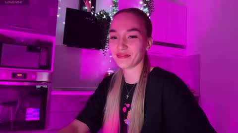 Snapshot of watergirl_ chatting on December 6, 2024, 12:12 am Im saving up for a new car help me online show from December 6, 2024, 12:12 am