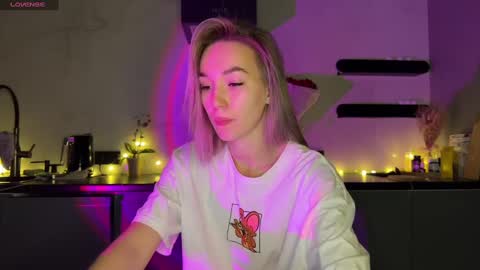 Snapshot of watergirl_ chatting on December 16, 2024, 5:06 am Im saving up for a new car help me online show from December 16, 2024, 5:06 am