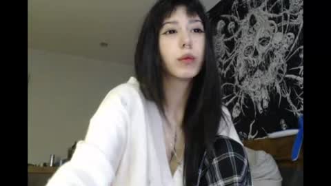 Snapshot of wavy_nights chatting on July 1, 2026, 6:51 pm Mina online show from July 1, 2026, 6:51 pm