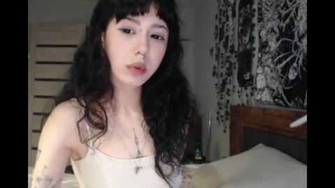 Snapshot of wavy_nights chatting on July 4, 2026, 7:53 pm Mina online show from July 4, 2026, 7:53 pm