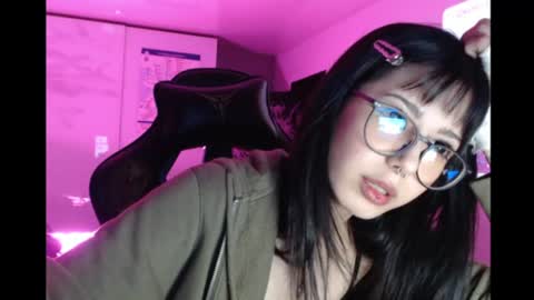 Snapshot of wavy_nights chatting on July 23, 2026, 12:35 am Mina online show from July 23, 2026, 12:35 am