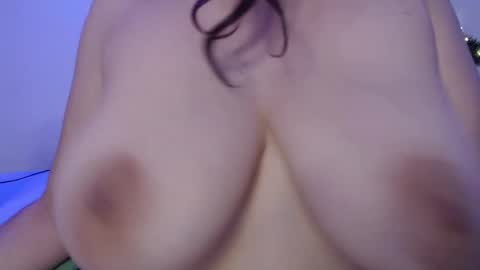 Snapshot of we_n_you chatting on December 31, 2024, 4:46 pm Trixie 3 online show from December 31, 2024, 4:46 pm