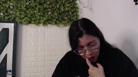 Snapshot of we_n_you chatting on January 17, 2025, 9:50 pm Trixie 3 online show from January 17, 2025, 9:50 pm