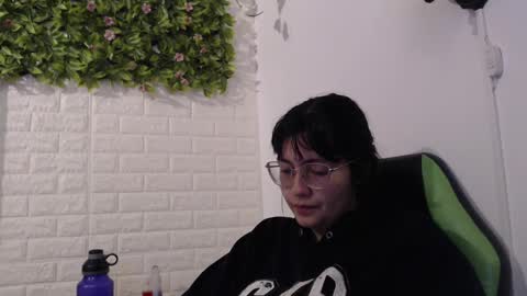 Snapshot of we_n_you chatting on January 31, 2025, 1:34 pm Trixie 3 online show from January 31, 2025, 1:34 pm