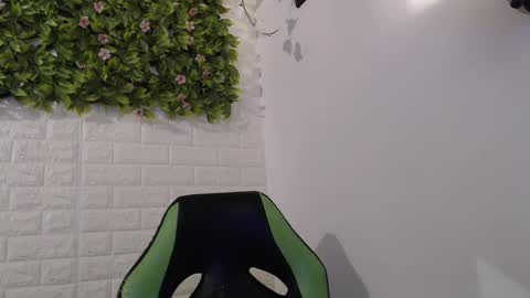 Snapshot of we_n_you chatting on February 8, 2025, 7:38 pm Trixie 3 online show from February 8, 2025, 7:38 pm