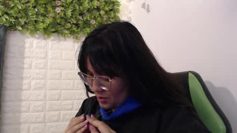 Snapshot of we_n_you chatting on March 6, 2025, 5:00 pm Trixie 3 online show from March 6, 2025, 5:00 pm