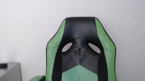 Trixie 3 online show from February 27, 2026, 1:33 pm