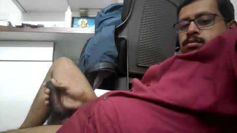 sexyguy online show from April 1, 2026, 1:52 pm