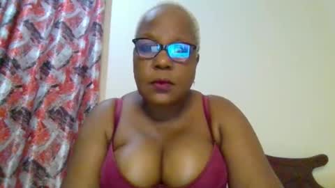 Snapshot of weaverbird25 chatting on February 10, 2026, 10:03 pm weaverbird25 online show from February 10, 2026, 10:03 pm