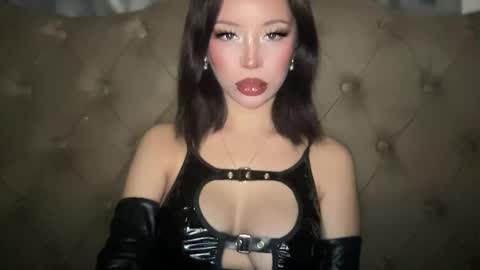 Snapshot of weebu010 chatting on October 27, 2025, 12:36 am Marie Pelie online show from October 27, 2025, 12:36 am