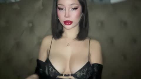 Snapshot of weebu010 chatting on October 28, 2025, 9:39 pm Marie Pelie online show from October 28, 2025, 9:39 pm