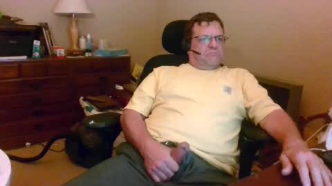 Snapshot of welderod chatting on June 15, 2026, 4:25 am welderod online show from June 15, 2026, 4:25 am