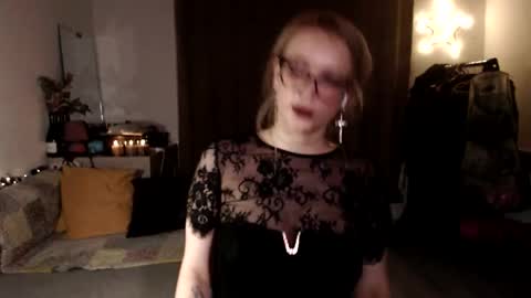 Liza online show from November 24, 2025, 10:42 pm