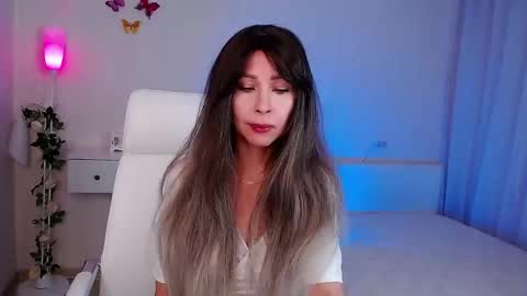 Wendi Foster online show from November 21, 2025, 6:39 pm