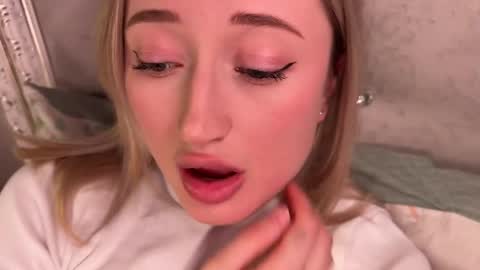 Daisy    online show from February 5, 2025, 6:04 pm