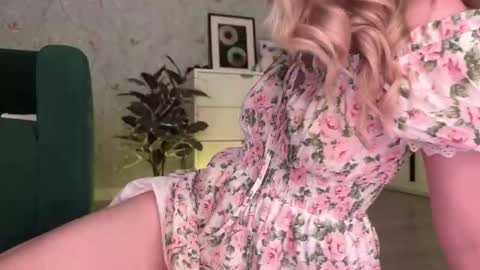 Daisy    online show from October 3, 2025, 5:32 pm