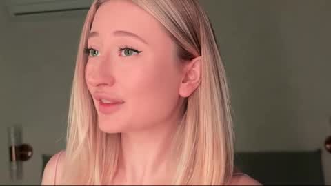 Snapshot of wendy_amber chatting on February 23, 2026, 6:49 pm Daisy online show from February 23, 2026, 6:49 pm