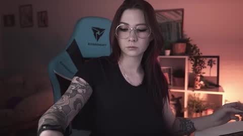 little girl who is always rightLisa online show from February 17, 2025, 2:20 am