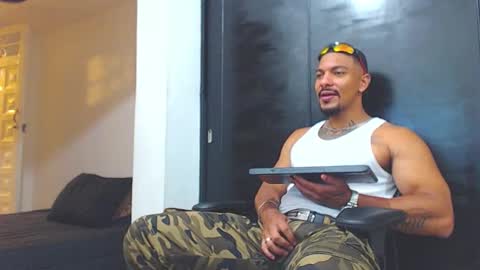 Snapshot of wesleyrogger chatting on October 22, 2025, 9:58 pm Wesley Rogger online show from October 22, 2025, 9:58 pm