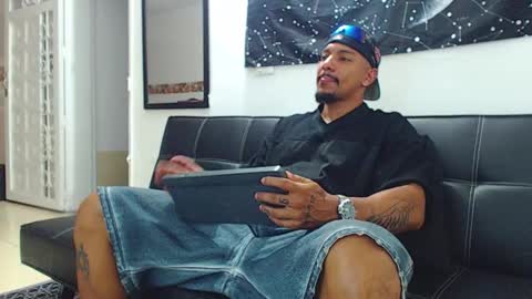 Snapshot of wesleyrogger chatting on November 9, 2025, 11:03 pm Wesley Rogger online show from November 9, 2025, 11:03 pm