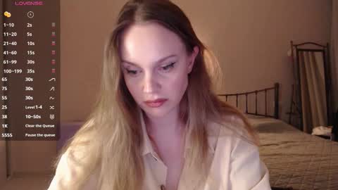 Lana online show from September 12, 2025, 6:41 pm