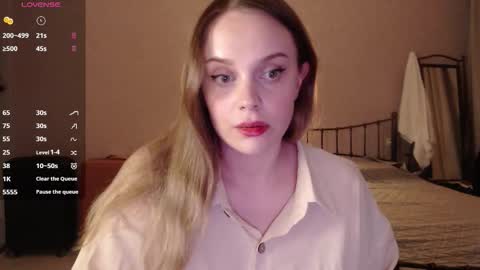 Lana online show from September 15, 2025, 3:34 pm