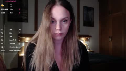 Lana online show from October 10, 2025, 6:07 pm
