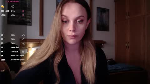 Lana online show from October 14, 2025, 2:29 pm