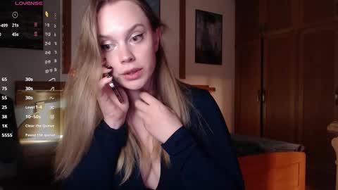 Lana online show from October 15, 2025, 6:19 pm
