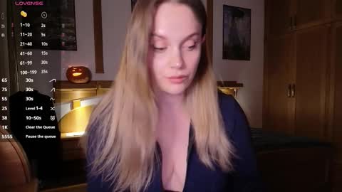 Lana online show from October 18, 2025, 7:36 pm