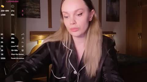 Lana online show from October 24, 2025, 6:59 pm