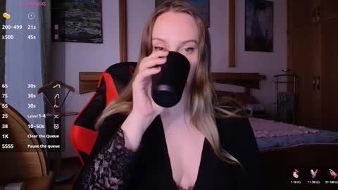 Lana online show from December 21, 2025, 1:18 pm