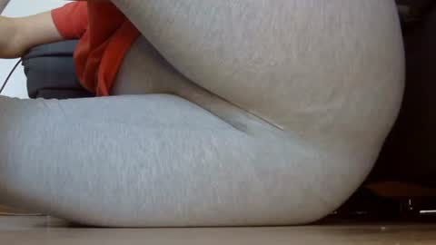 wet_pants2022 online show from November 19, 2025, 1:44 pm